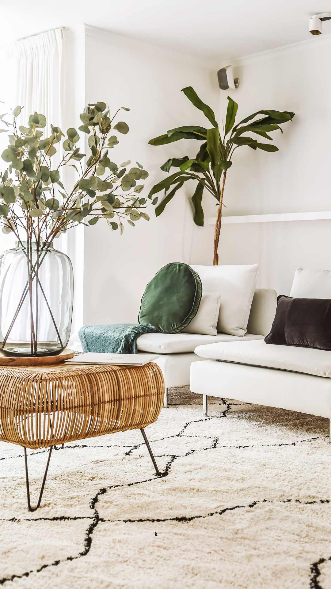 Image-of-Small-space-decorating-Idea- for-a-living-room.