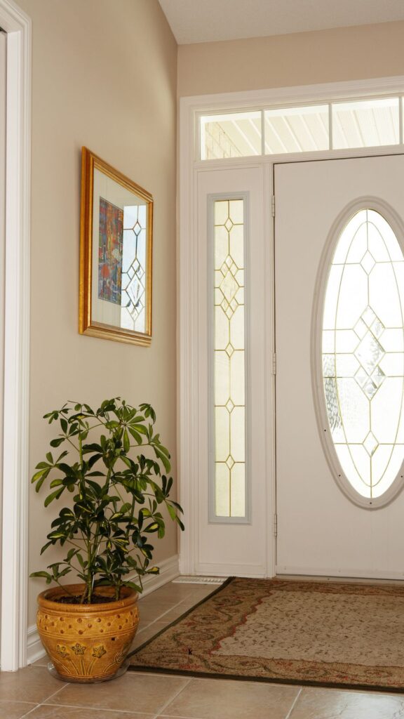 Inviting-home-entrance-with-neutral-Small-space-decorating-ideas-that-makes-our-home-feel-bigger