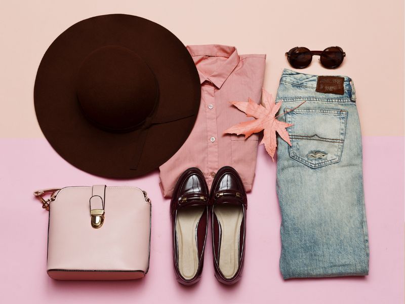 Featured-Image-Of-Casual-outfit-wear-for-women-showing-a-flat-lay-image-of-a-denim-jeans-a-flat-shoe-a-hat-a-handbag-and-a-pink-T-shirt