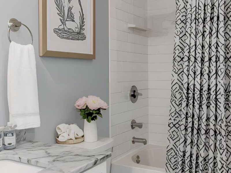 Featured-image-of-bathroom-makeover-ideas-showing-an-organized-bathroom