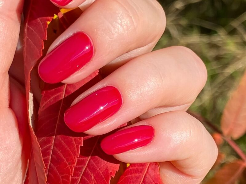 red-nails-as-Faetured-image-of-10-glitter-ombre-nails-to-try-for-valentine's-day-