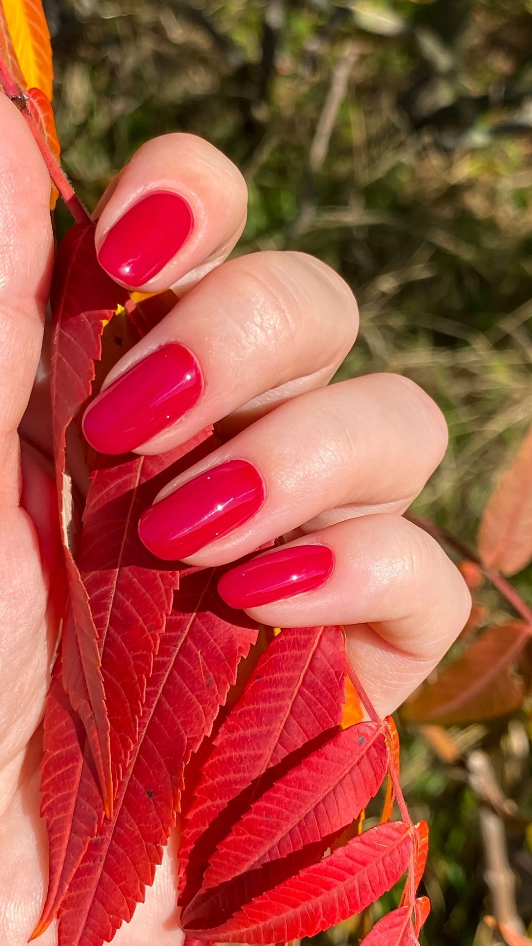 red-nails-as-Faetured-image-of-10-glitter-ombre-nails-to-try-for-valentine's-day-