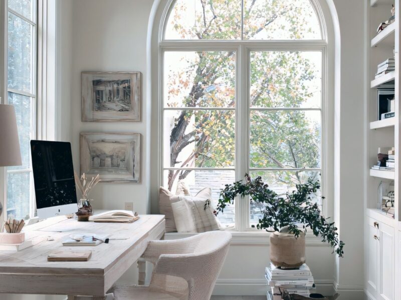 Featured-image-of-feminine-office-ideas-showing--a-well-organized-desk-and-table-setup-a-pink-rug-in-the-middle