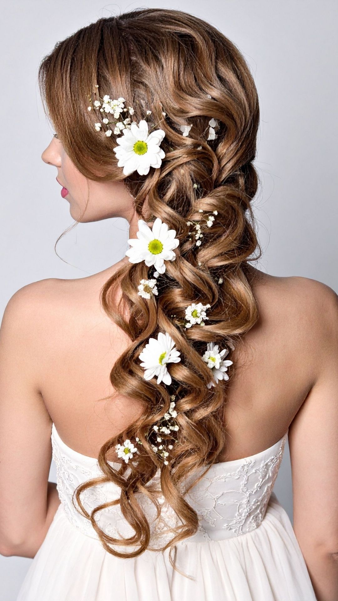 Featured-image-of-long-hairstyle-ideas-showing-a-that-styled-her-long-hair-with-flowers