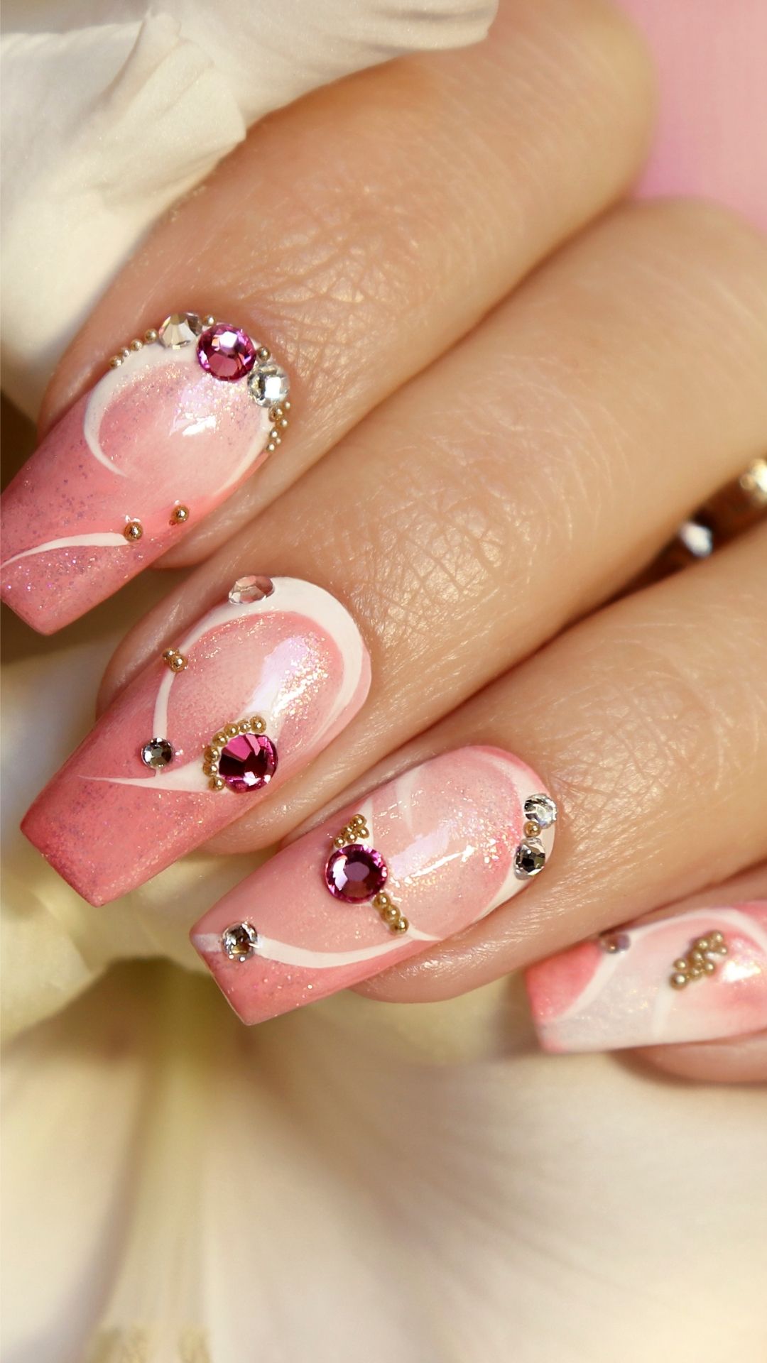 Featured-image-of winter-sparkly-nails-ideas-showing-light-pink-nails