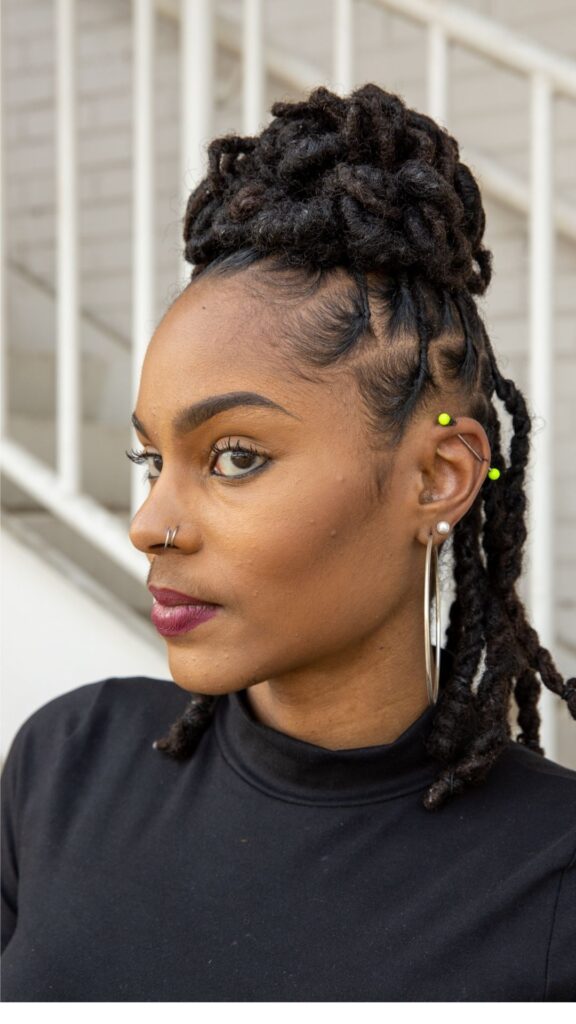 A-woman-that-plaited-Knotless-braids-with-soft-loc-Ends