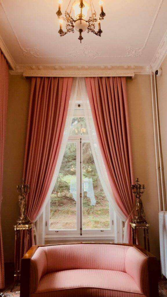 Ling-room-showing-pink-curtain-and-pink-couch-as-one-of-the-35-home-interior-design-ideas