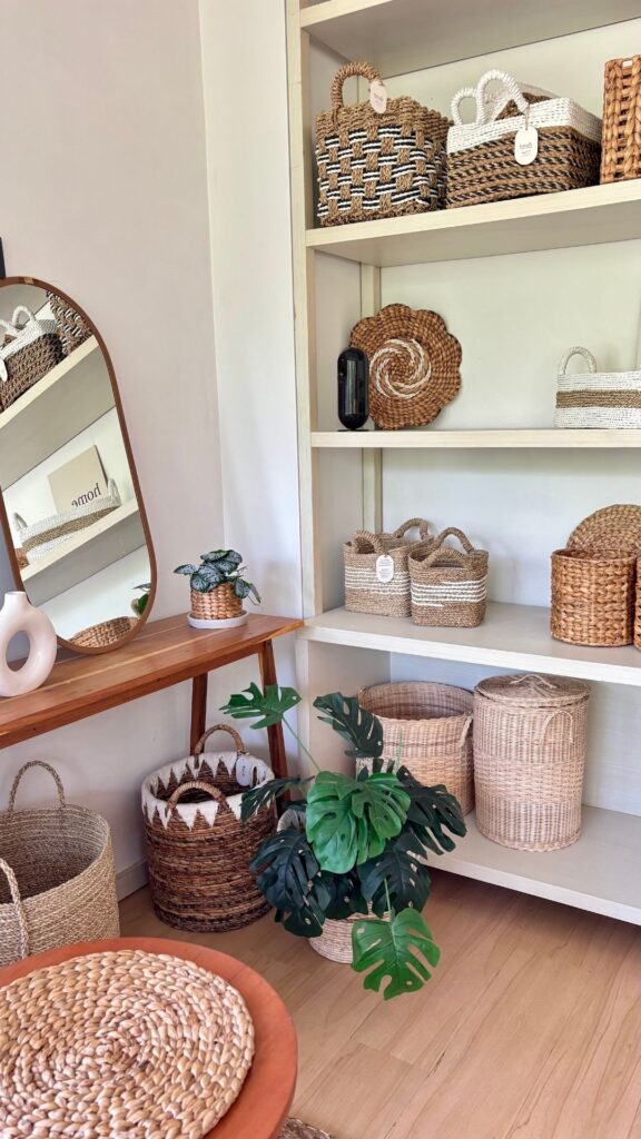 Storage-That’s-Beautiful and-Functional-for-Feminine-office-ideas