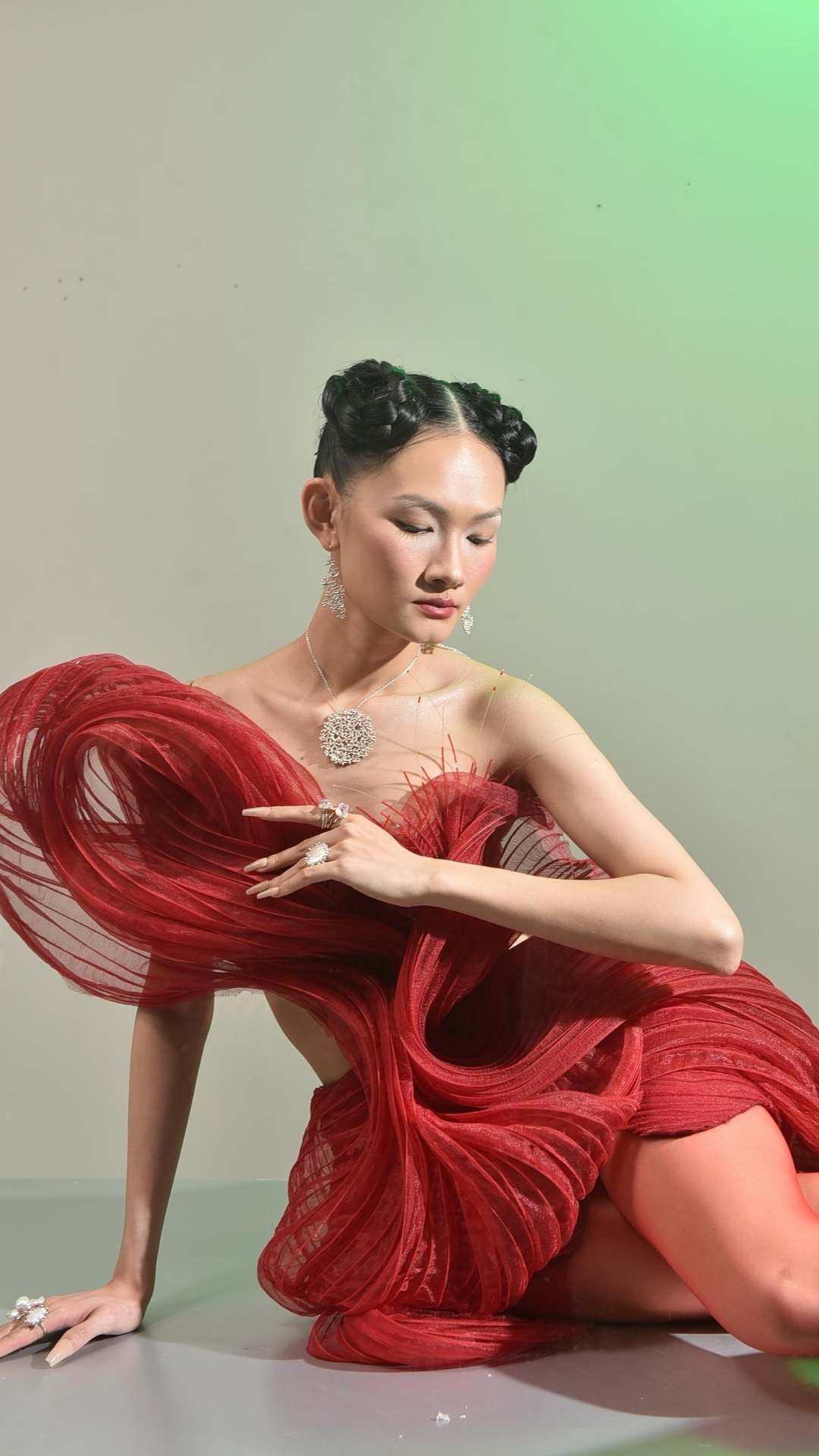 A-beautiful-woman-in-a-classy-red-short-gown-sitting-on-the-floor-posing-elegantly-for-Valentine’s-Day-dinner-outfit-inspiration.