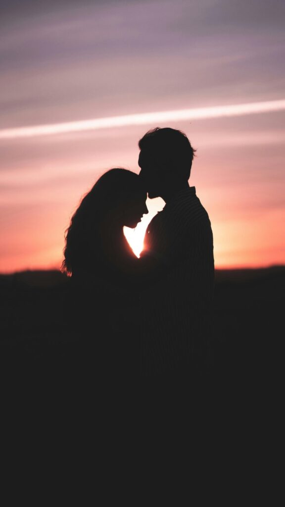 Black-valentines-day-wallpaper-showing-a-man-and-woman