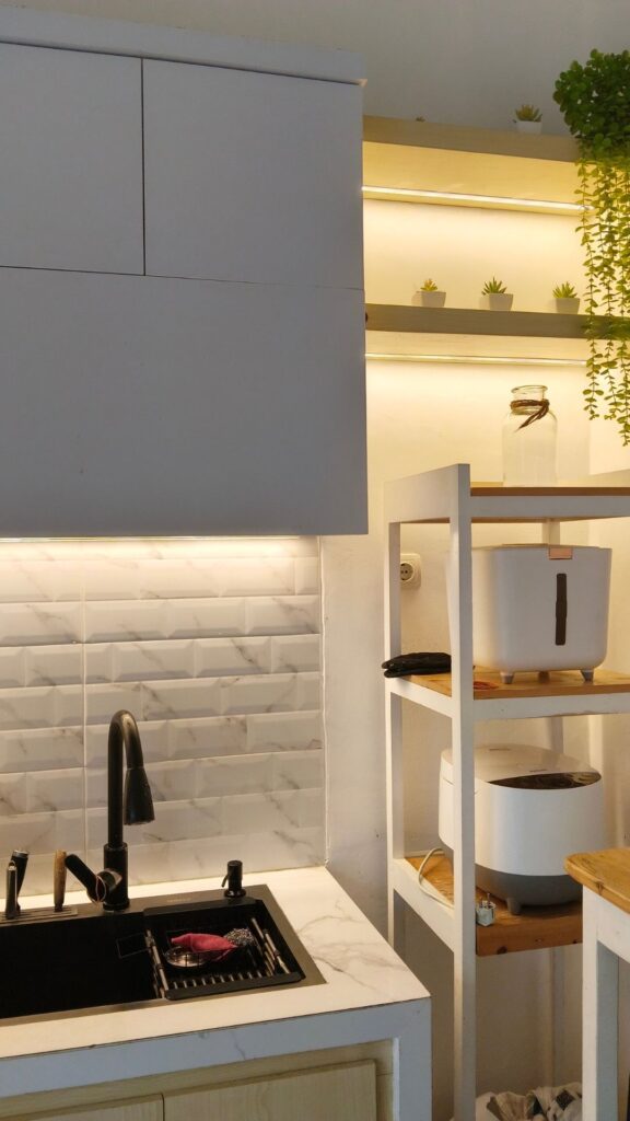 Functional-kitchen-shelve