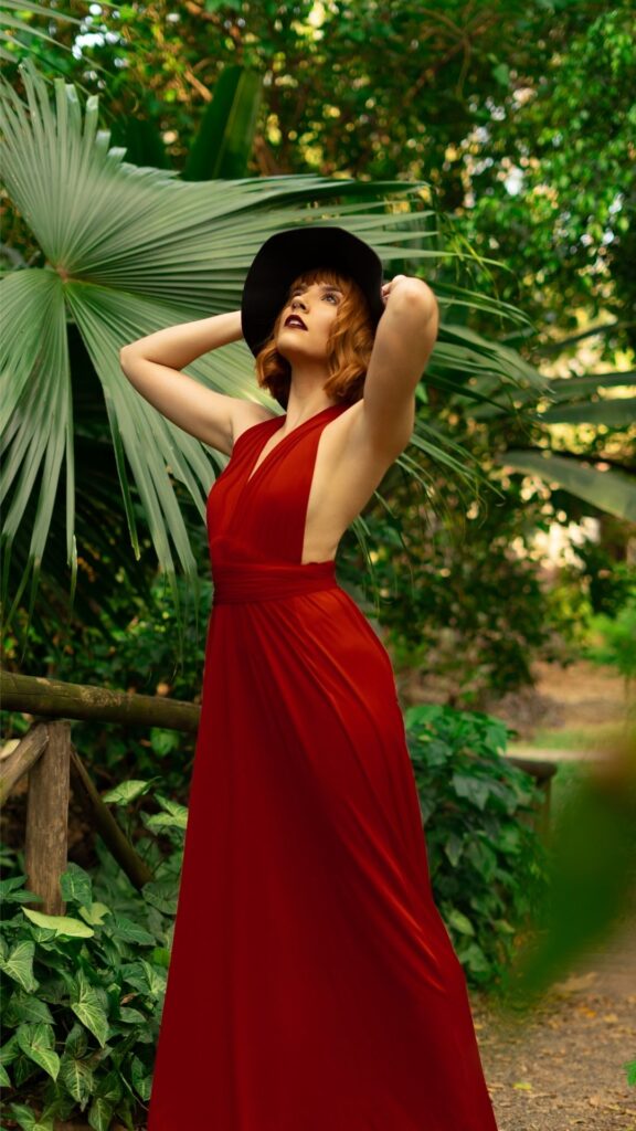 Outdoor-valentines-day-photoshoot-for-women