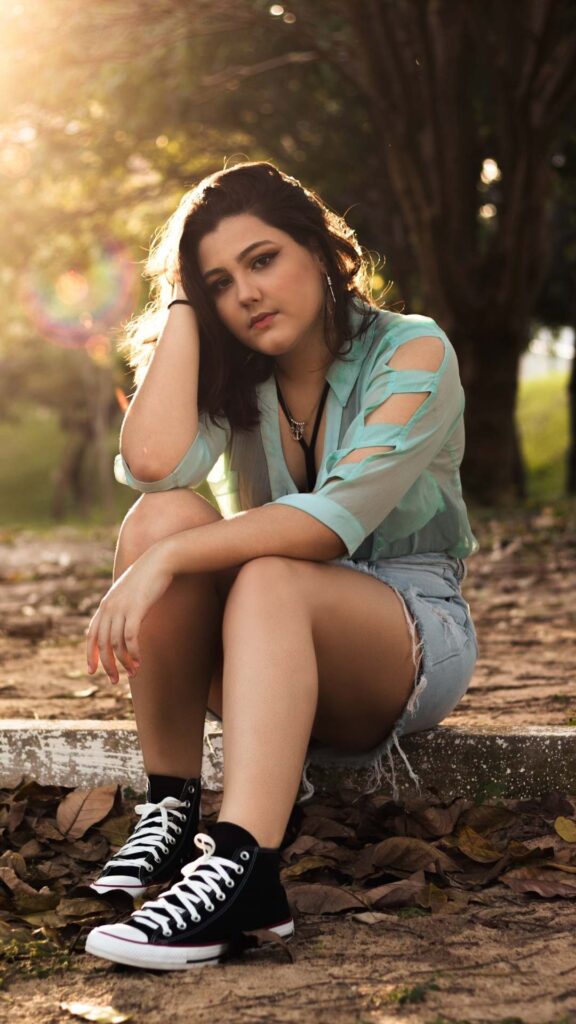 Casual-spring-outfit-showing-shoes-that-elevate-jean-styling.