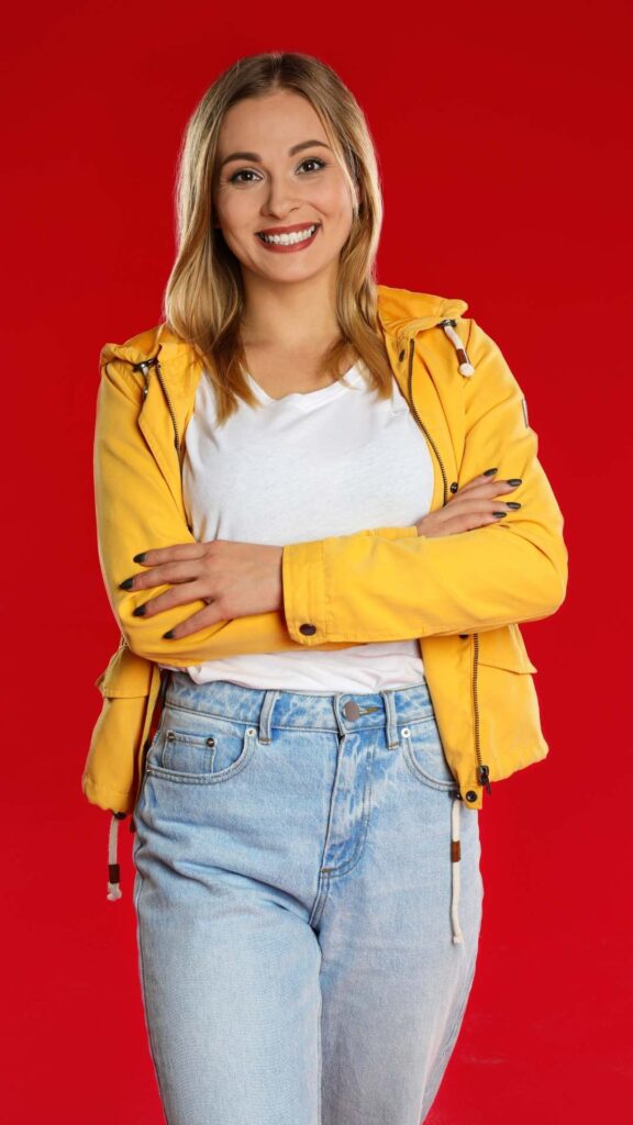 Lady-stylishly-sitting-on-the-floor-with-legs-crossed-wearing-a-white-fitted-top-and-jeans-perfect-for-spring-casual-fashion.