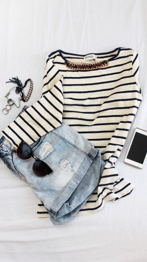 Image-of-top-denim-jeans-and-eyeglass