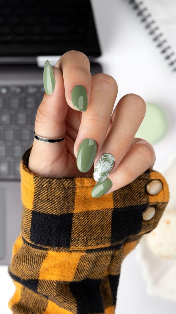 Light-green-nails
