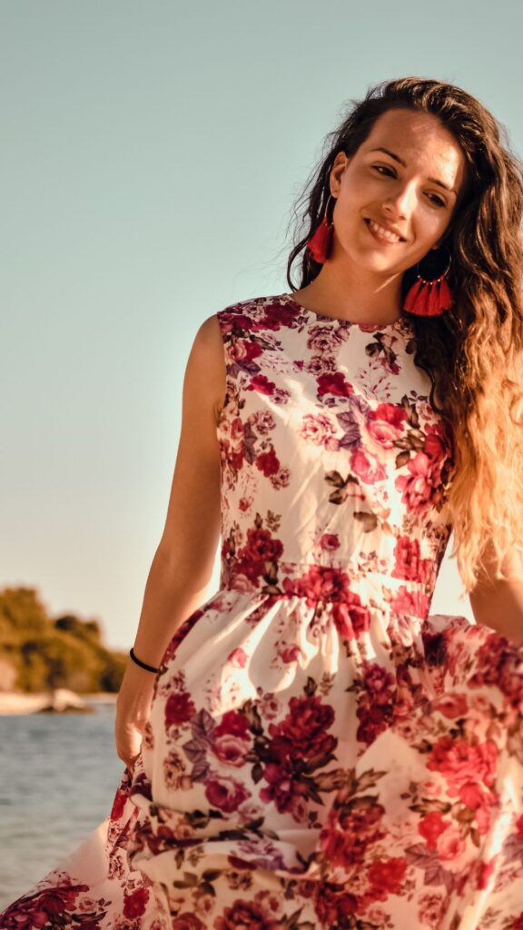 Easter-outfits-ideas-showing-a-woman-wearing-a-floral-dress