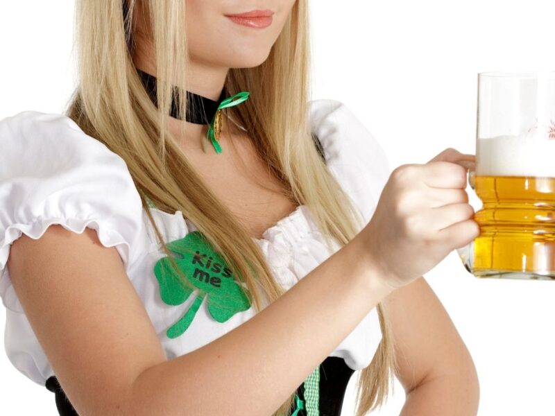 Featured-Image-of-st.-patrick's-day-outfit-ideas-showing-a-woman-wearing-green-dress