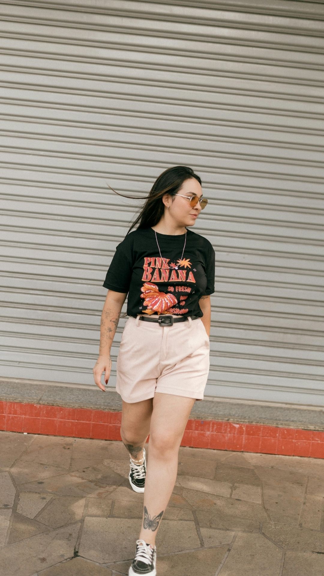 Featured-Image-of-summer-outfit-for-women-showing-a-woman-wearing-shorts-tee-shirt-anad-a-canvas