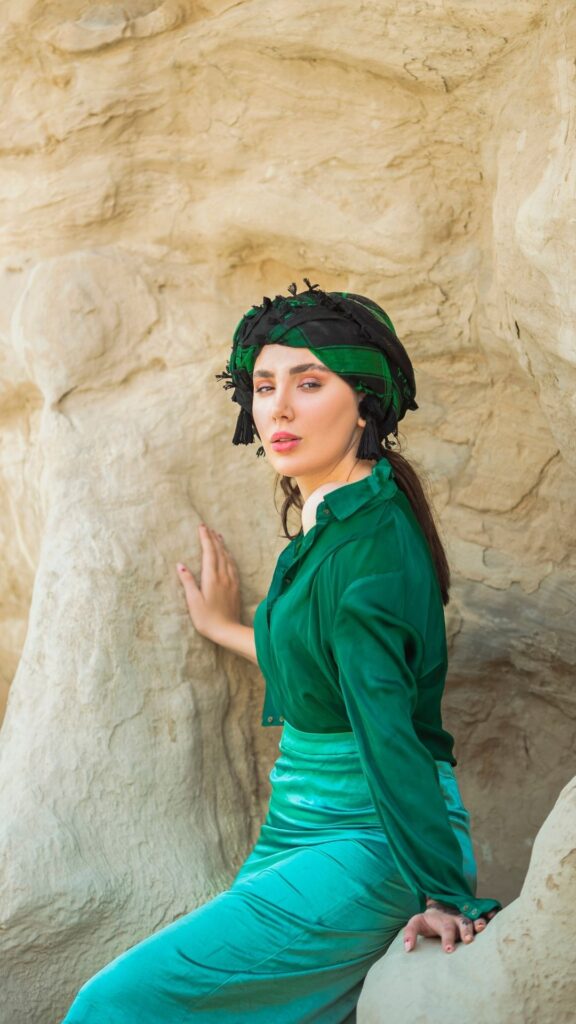 A-woman-wearing-green-outfit-as-her-st-patrick's-day-outfit-ideas