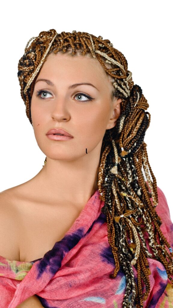 summer-hairstyle-for-black-women-showing-a-woman-wuth-brown-braids