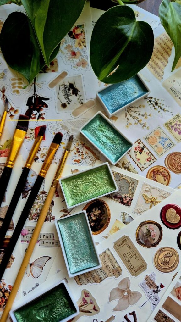 Diy-paper-shamrock-wall-art-as-st.-patrick's-day-decor