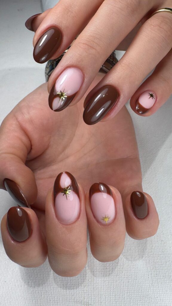 Coachella-nail-trends-showing-a-burgundy-nail