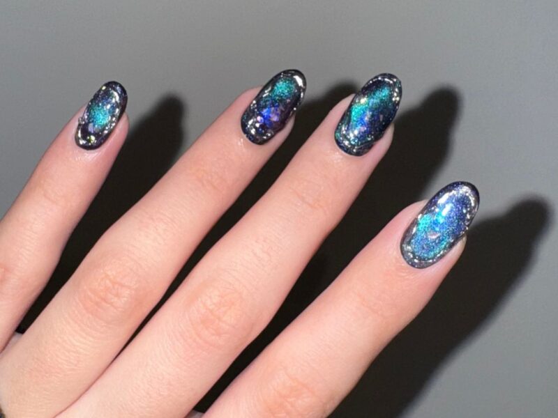 Featured-Image-of-coachella-nail-trends-showing-as-shimmy-blue-nails