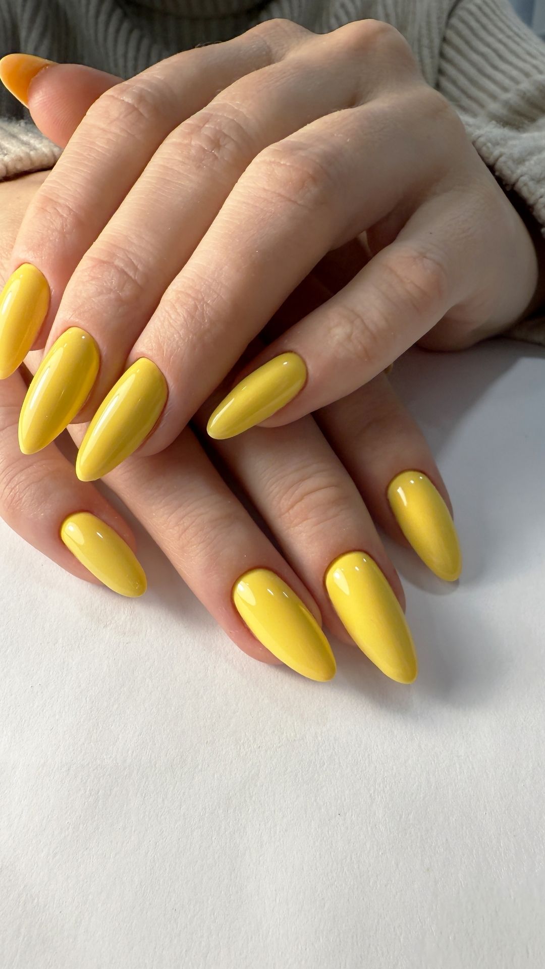 Featured-image-of-yellow-nail-ideas