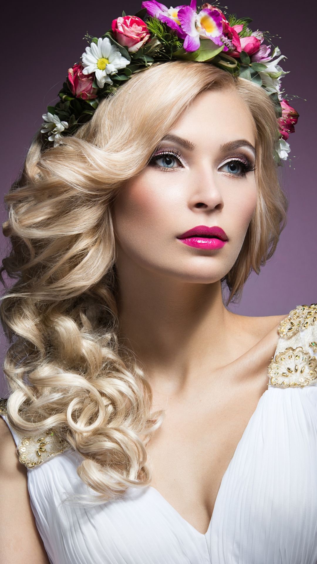 Featured-image-of-spring-hairstyle-ideas-for-women-showing-a-woman-a-flower-on-her-hair