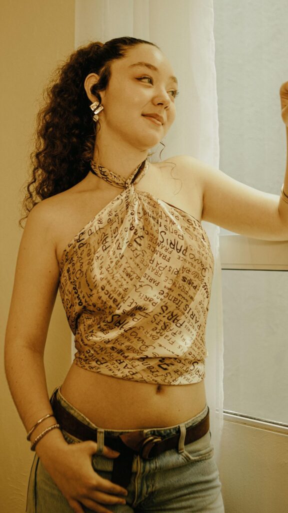 Lace-top-and-pants-as-4th-of-july-oufit-for-women