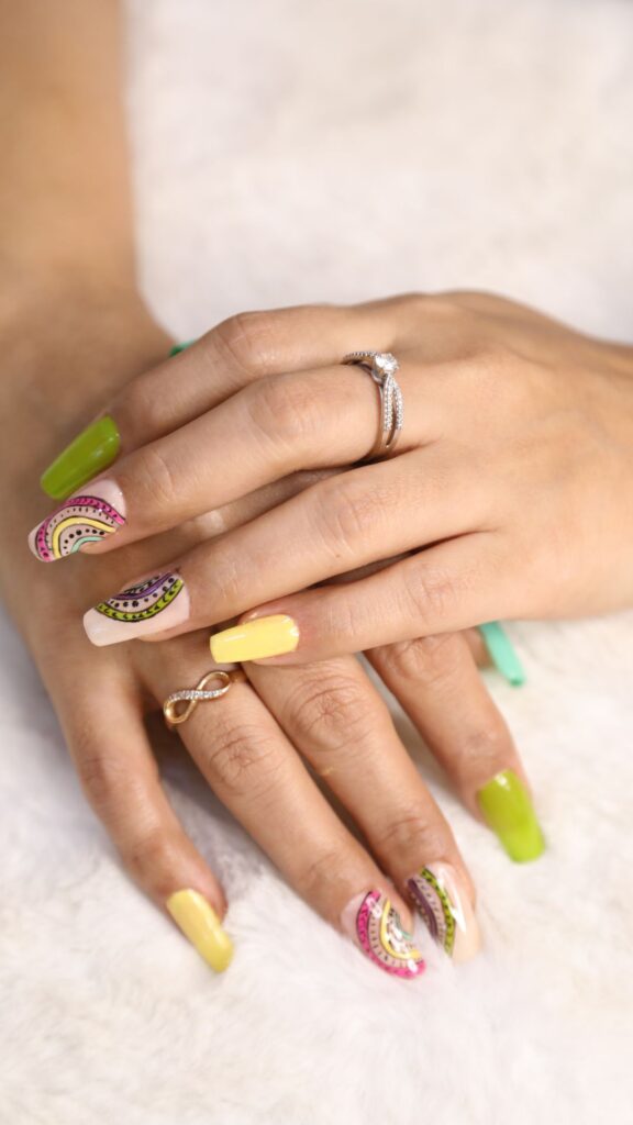 colorful-yellow-nail-for-coachella