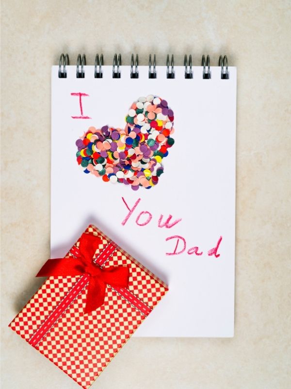 A-handprint-heart-with-I love-you-Daddy-showing-father's-day-gift-ideas-for-kids