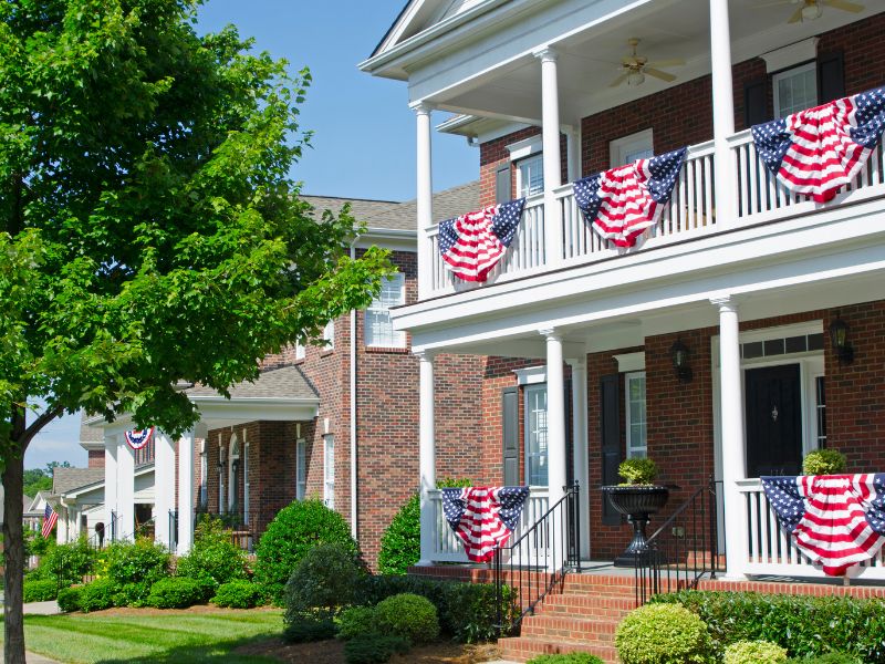 Featured-Image-of-4th-of-July-decorations-showing-a-well-decorated-with-flag