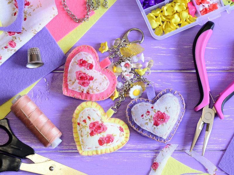 Featured-Image-of-How-to-Make-DIY-Bag-Charms-at-Home-for-Beginners