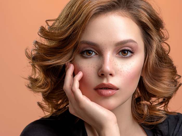 Featured-Image-of-summer-hairstyles-for-women-showing-a-woamn-with-short-hair