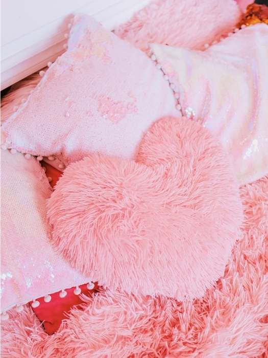 Girly-Collage-Aesthetic-Summer-Wallpaper