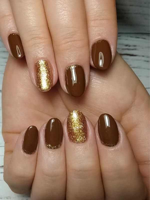 Glitter-brown-nail