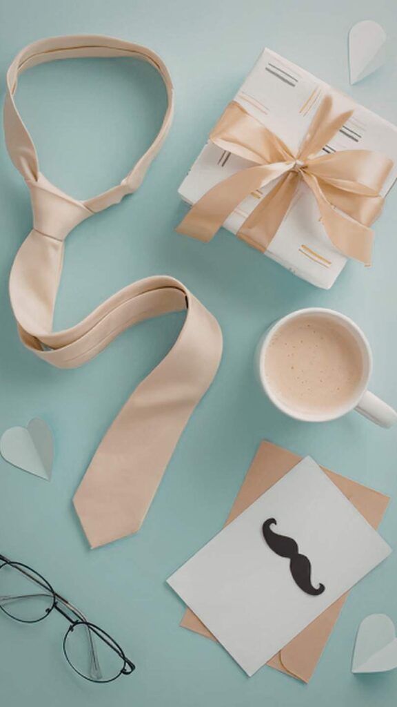 Different-gift-ideas-for-fathers-day-showing-a-gift-box