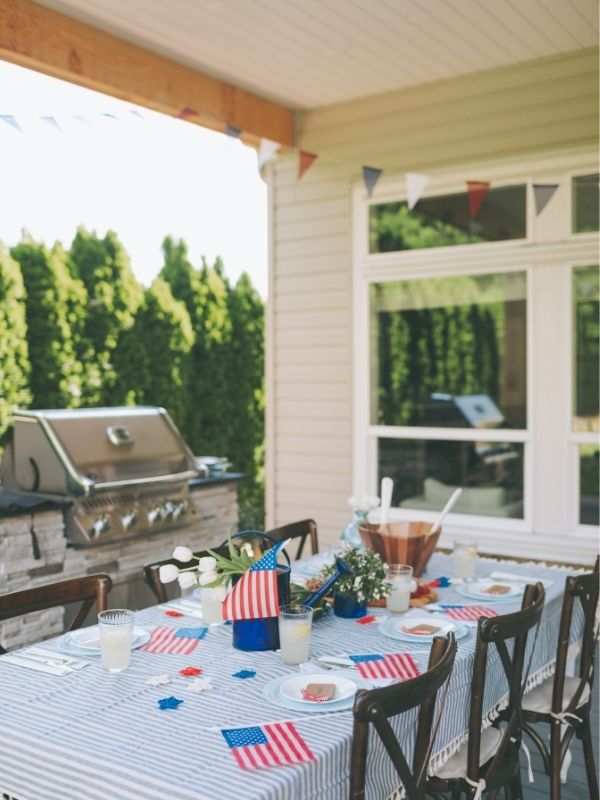 Simple-4th-of-July-Table-Setup