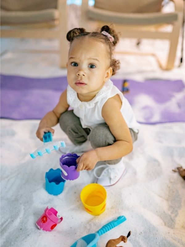 Fun-summer-crafts-for-toddlers-showing-a-baby-girl-with-diy-crafts
