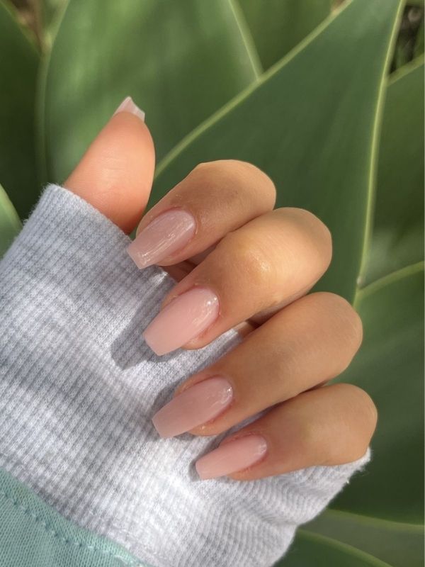 Glossy-nude-summer-nail-ideas