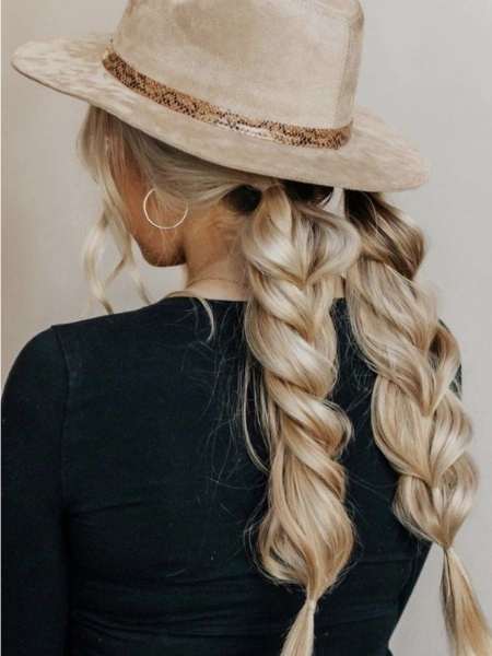 Bubble-Ponytail-Under-a-Hat-15-trendy-hat-hairstyles-for-long-hair