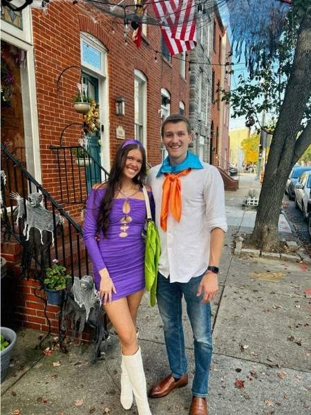 Daphne-and-Fred-Couple-Halloween-Costumes