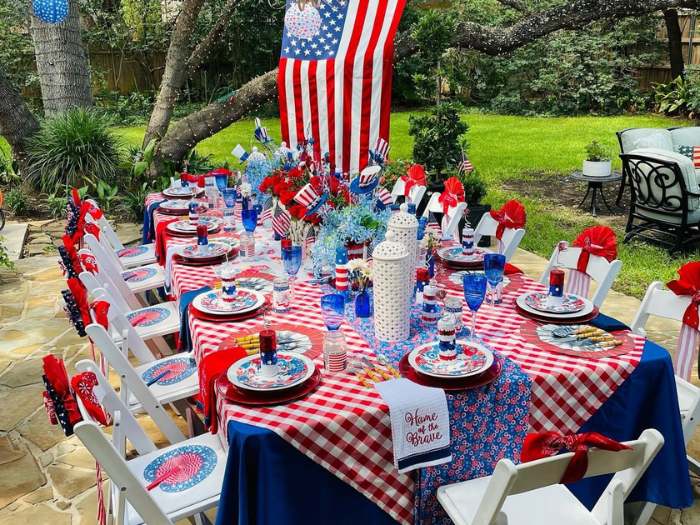 Featured-Image-of-4th-of-July-party-decorating-ideas-showing-well-decorated-outdoor-with-space-for-party