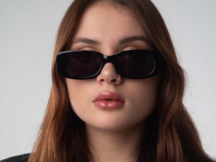 Featured-Image-of-How-to-Choose-Sunglasses-for-Your-Face-Shape-10-Easy-Tips-showing-a-woman-on-glasses