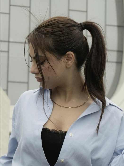 A-woman-on-High-Ponytail-with-Volume