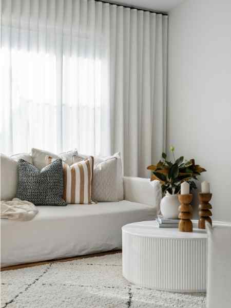 soft-breathable-cushions-and-throws-as-summer-home-decor-ideas-for-a-fresh-and-cozy-seasonal-makeover