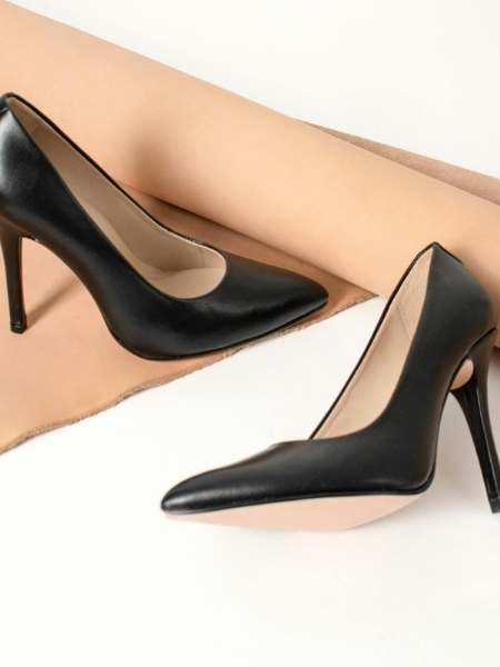 Classic-Black-Pumps-heel
