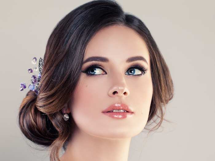 Featured-Image-of-Wedding-Hairstyles-for-round-face.